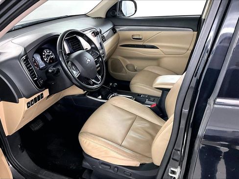 Used 2020 Mitsubishi Outlander SE image 17