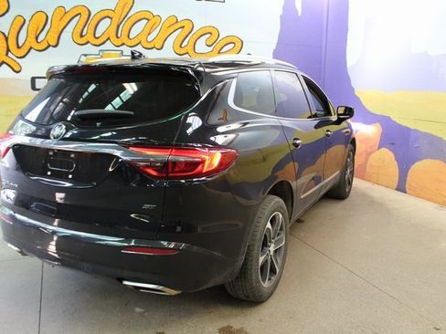 Used 2021 Buick Enclave Essence image 8