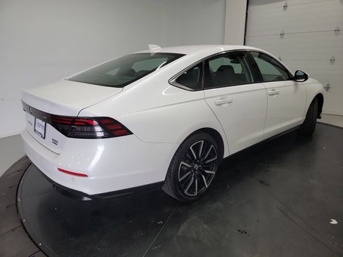 Used 2025 Honda Accord Touring image 9