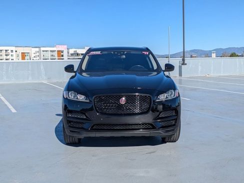 Used 2017 Jaguar F-PACE Prestige image 2
