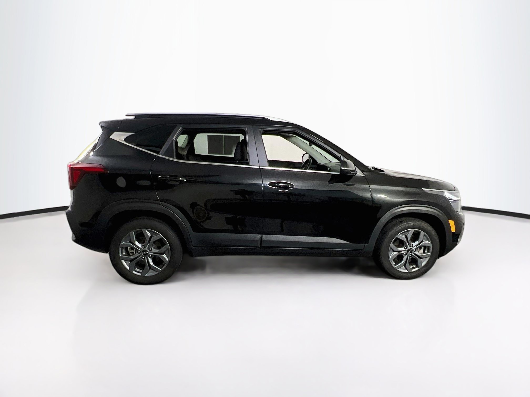 Used 2024 Kia Seltos S AWD/4WD image 4