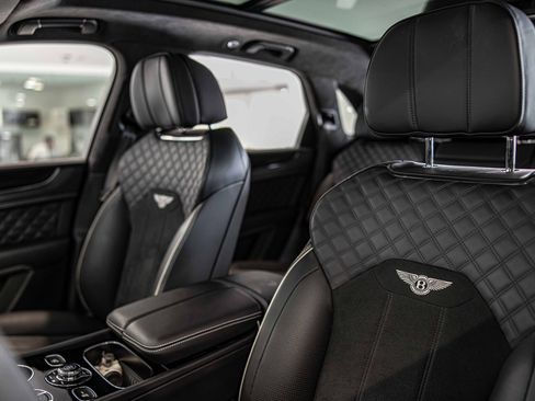 Used 2022 Bentley Bentayga image 18