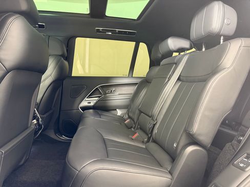 Used 2025 Land Rover Range Rover Long Wheelbase SE image 14