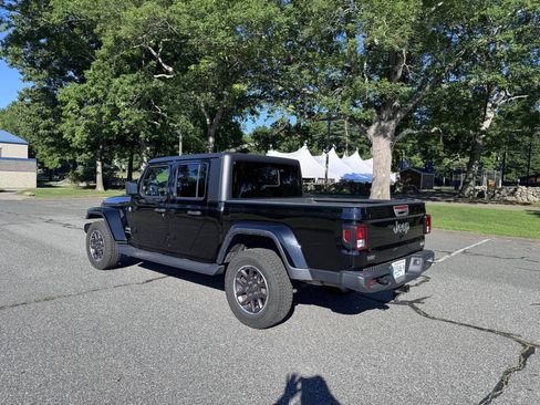 Used 2022 Jeep Gladiator Overland w/ Popular Equipment Package AWD/4WD image 2