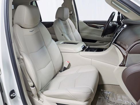 Used 2015 Cadillac Escalade Luxury AWD/4WD image 26