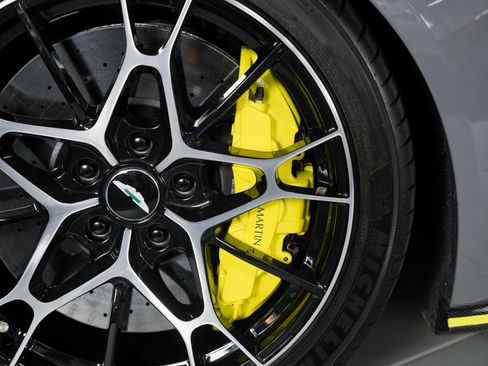 Used 2020 Aston Martin V8 Vantage AMR RWD image 20