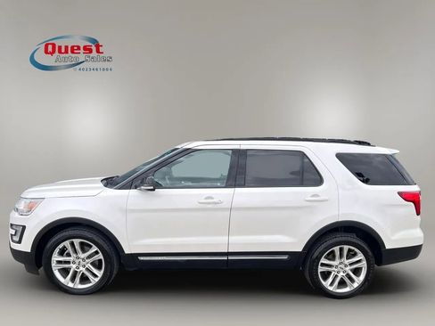 Used 2017 Ford Explorer XLT w/ Equipment Group 202A AWD/4WD image 2