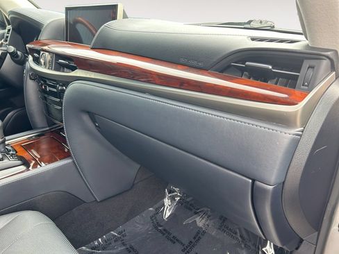 Used 2021 Lexus LX 570 4WD w/ Luxury Package image 27