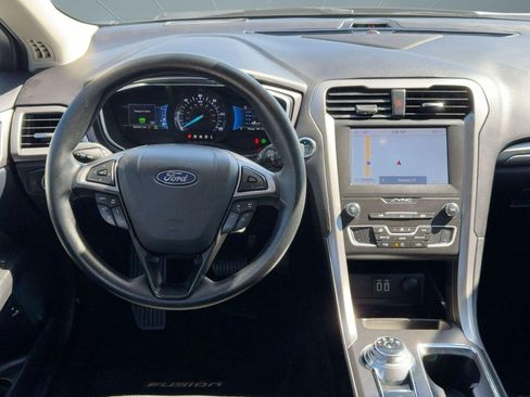 Used 2020 Ford Fusion SE image 30