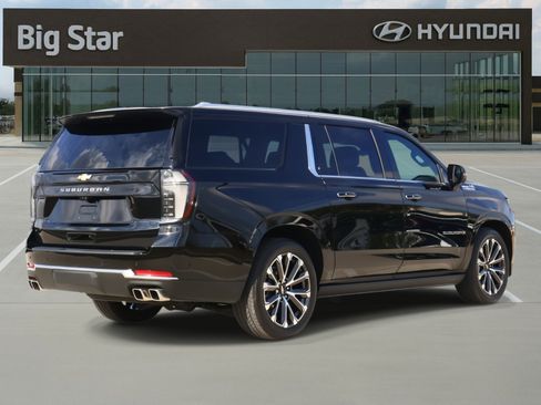 Used 2025 Chevrolet Suburban High Country image 4