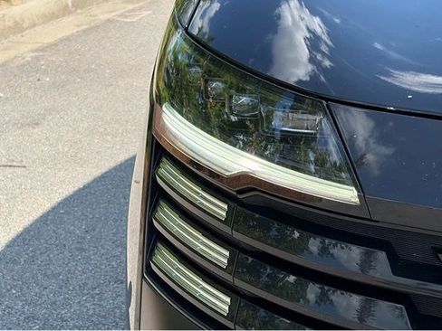 Certified 2025 Nissan Kicks SV FWD image 17
