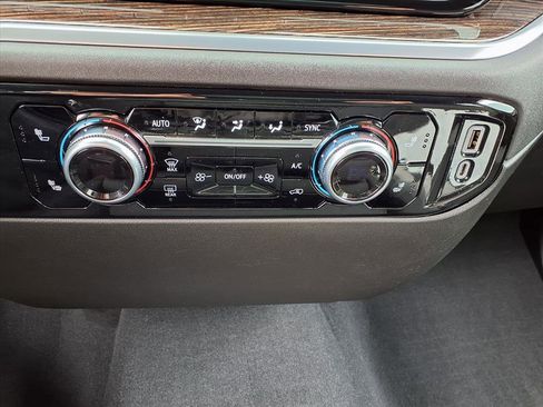 Used 2022 GMC Sierra 1500 Elevation image 9