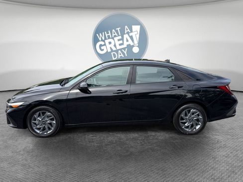 Used 2024 Hyundai Elantra SEL FWD image 7