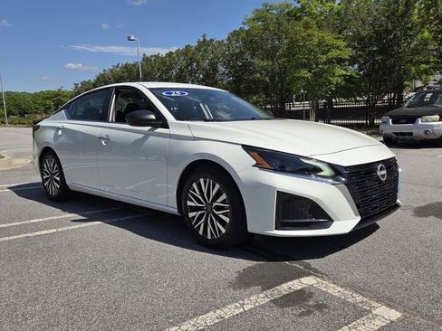 Used 2025 Nissan Altima 2.5 SV image 8