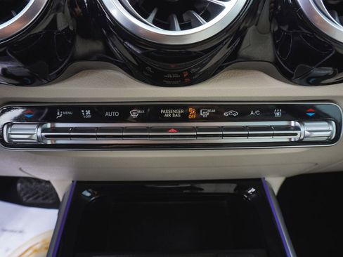 Used 2023 Mercedes-Benz EQB 300 4MATIC image 26
