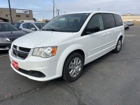 Used 2017 Dodge Grand Caravan SE w/ UConnect Hands-Free Group image 2