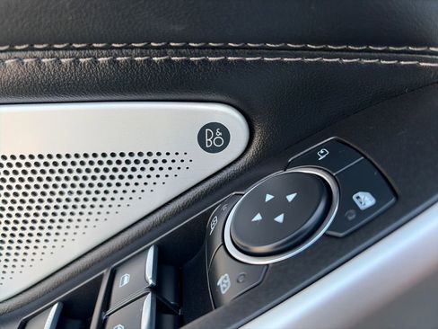 Used 2023 Ford Explorer Limited w/ Limited Technology Package image 18