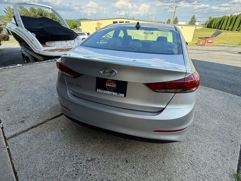 Used 2017 Hyundai Elantra SE w/ SE A/T Tech Package 03 FWD image 4
