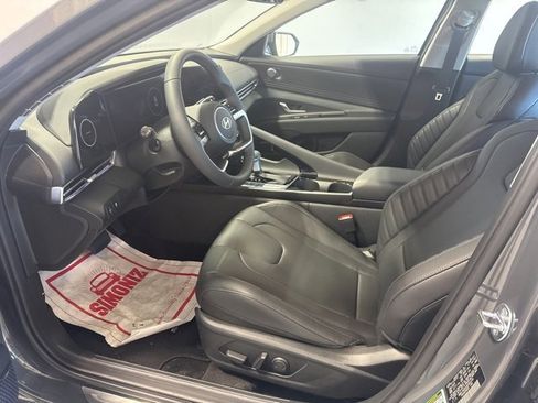 Certified 2025 Hyundai Elantra Limited image 12