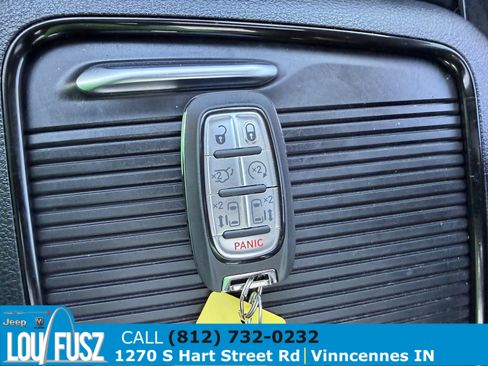 Used 2024 Chrysler Pacifica Limited w/ S Appearance Package FWD image 30
