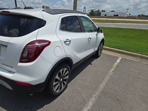 Used 2018 Buick Encore Essence FWD image 2