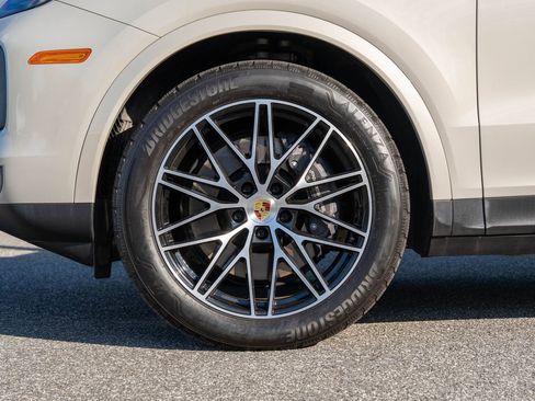 Certified 2024 Porsche Cayenne image 11