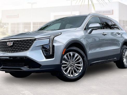 Used 2025 Cadillac XT4 Premium Luxury FWD image 29