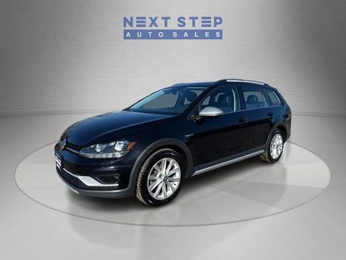 Used 2019 Volkswagen Golf Alltrack SE image 3