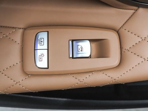 Used 2022 BMW 750i xDrive w/ Luxury Rear Seating Package image 18