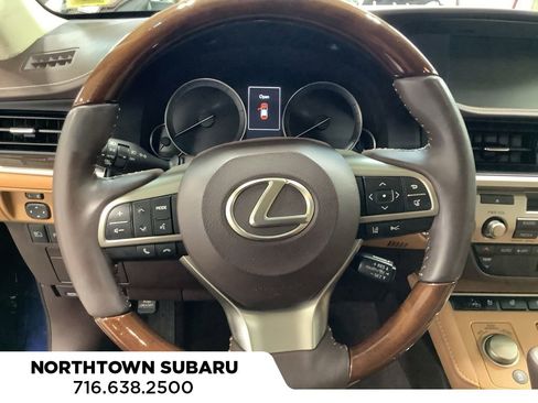 Used 2018 Lexus ES 350 w/ Luxury Package w/Wood Trim image 10