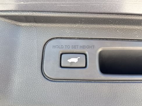 Certified 2025 Honda Pilot Black Edition image 18