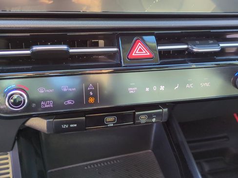 Used 2024 Kia Niro EX Touring image 24