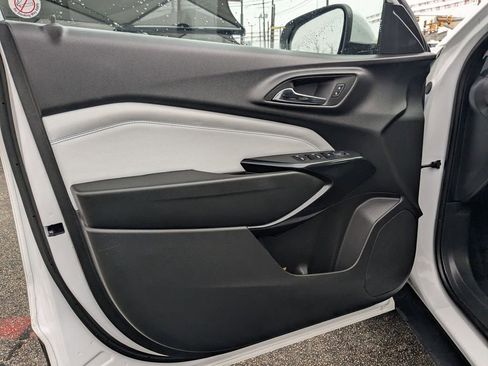 Used 2025 Chevrolet Trax LT w/ LT Convenience Package image 13