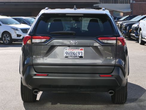 Used 2023 Toyota RAV4 XLE Premium FWD image 4