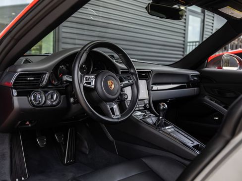 Certified 2019 Porsche 911 Carrera T RWD image 4