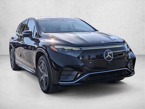 Used 2023 Mercedes-Benz EQS 580 4MATIC SUV image 3