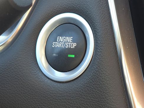 Used 2023 Chevrolet Traverse LT FWD image 12