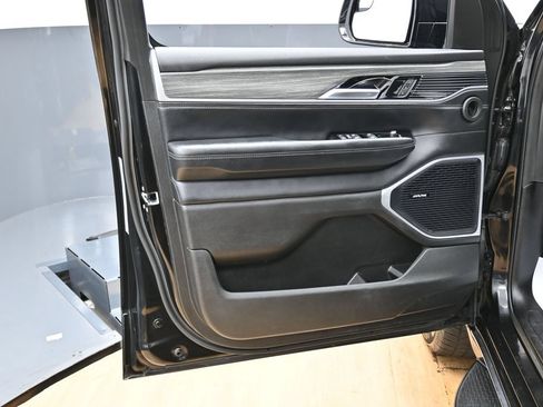 Used 2024 Jeep Wagoneer L Series II w/ Flexible Seating Group AWD/4WD image 42