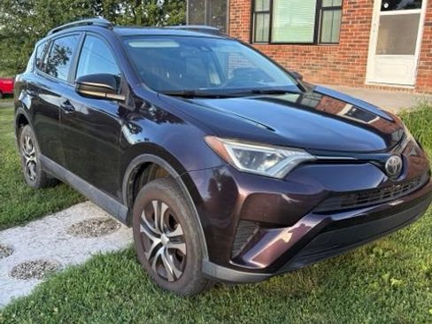Used 2017 Toyota RAV4 LE FWD image 1