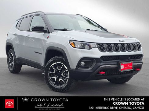Used 2024 Jeep Compass Trailhawk AWD/4WD image 1