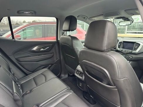 Used 2022 GMC Terrain SLT image 19