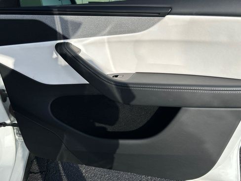 Used 2026 Tesla Model Y AWD image 33