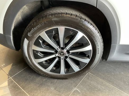 Used 2023 Mercedes-Benz GLB 250 4MATIC w/ Premium Package image 7