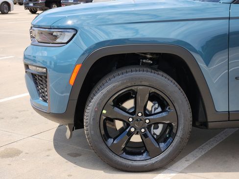 New 2026 Jeep Grand Cherokee Limited RWD image 5