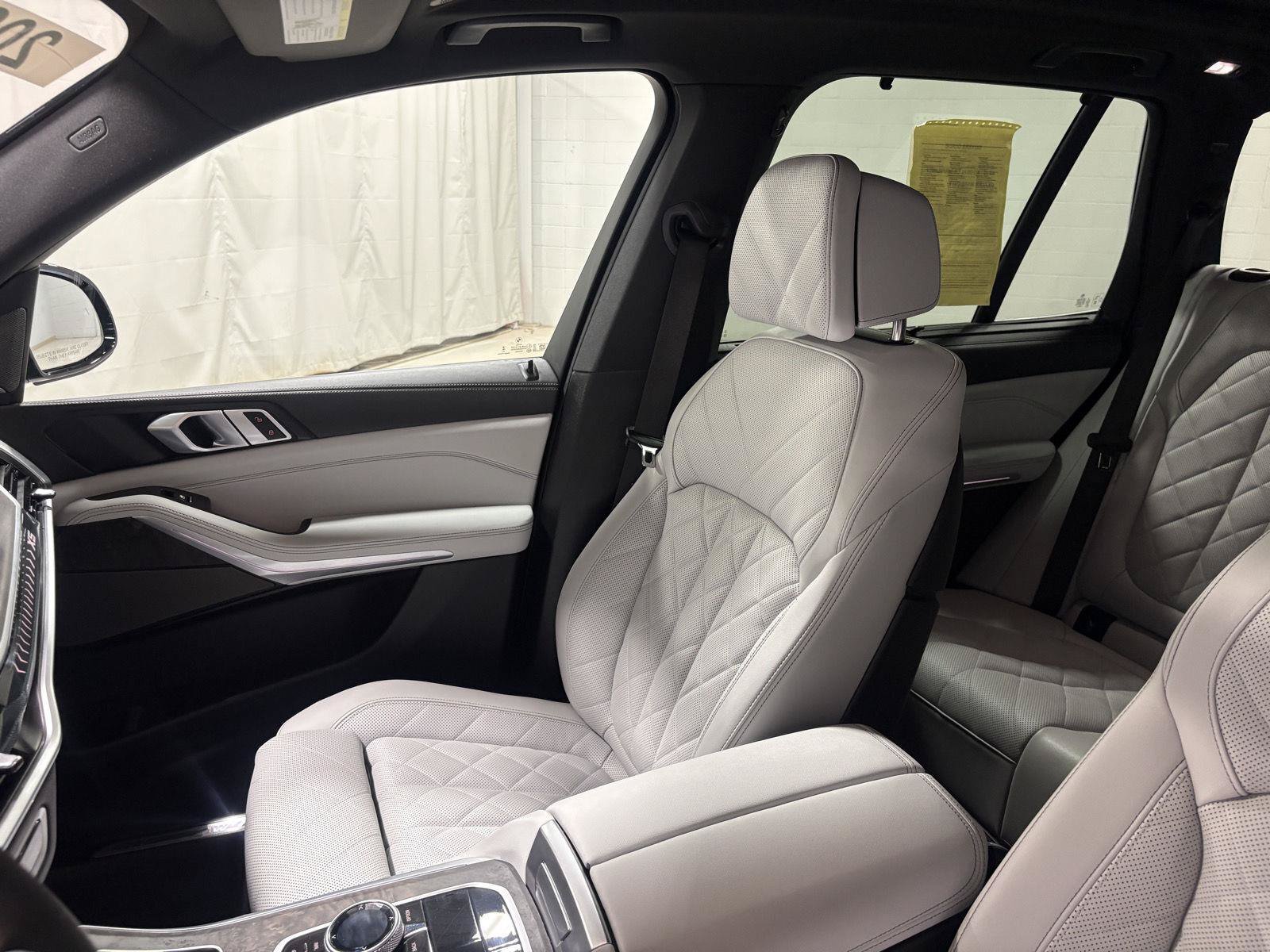 Used 2025 BMW X5 xDrive40i w/ Executive Package AWD/4WD image 32
