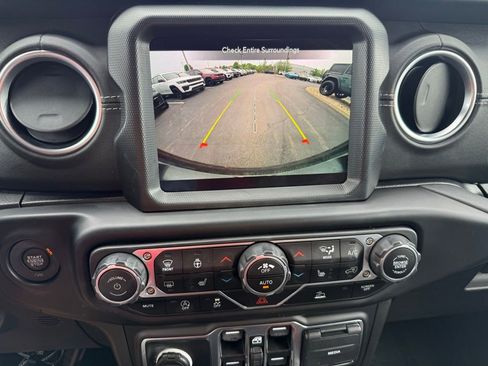 Used 2023 Jeep Wrangler Unlimited Sahara w/ LED Lighting Group AWD/4WD image 19