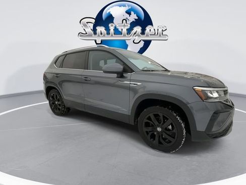 Used 2022 Volkswagen Taos SE image 2