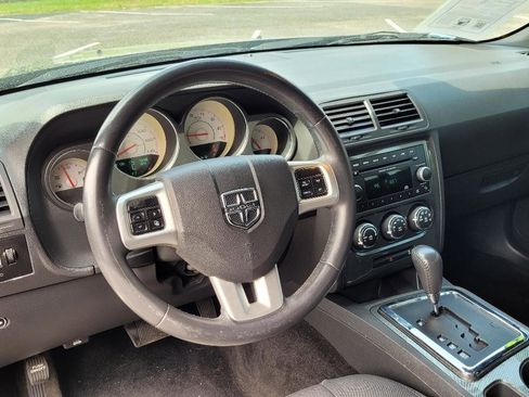 Used 2014 Dodge Challenger SXT RWD image 13