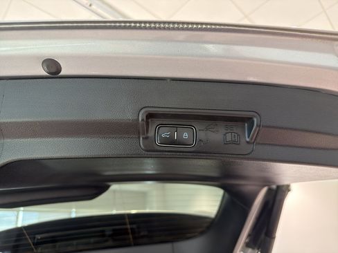 Used 2022 Ford Explorer Limited image 23