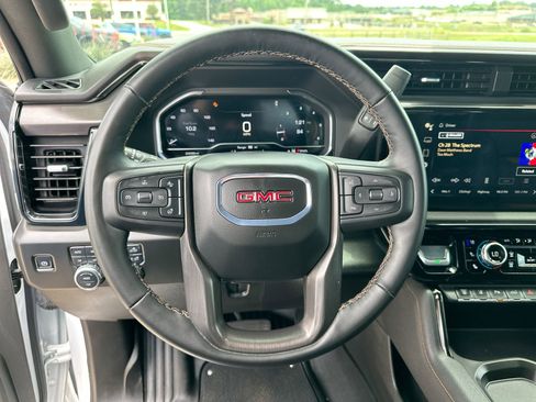 Used 2025 GMC Sierra 2500 AT4 AWD/4WD image 14